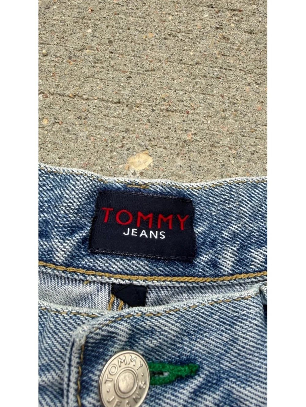 Vintage Tommy Hilfiger Light Blue Denim Shorts Size 32